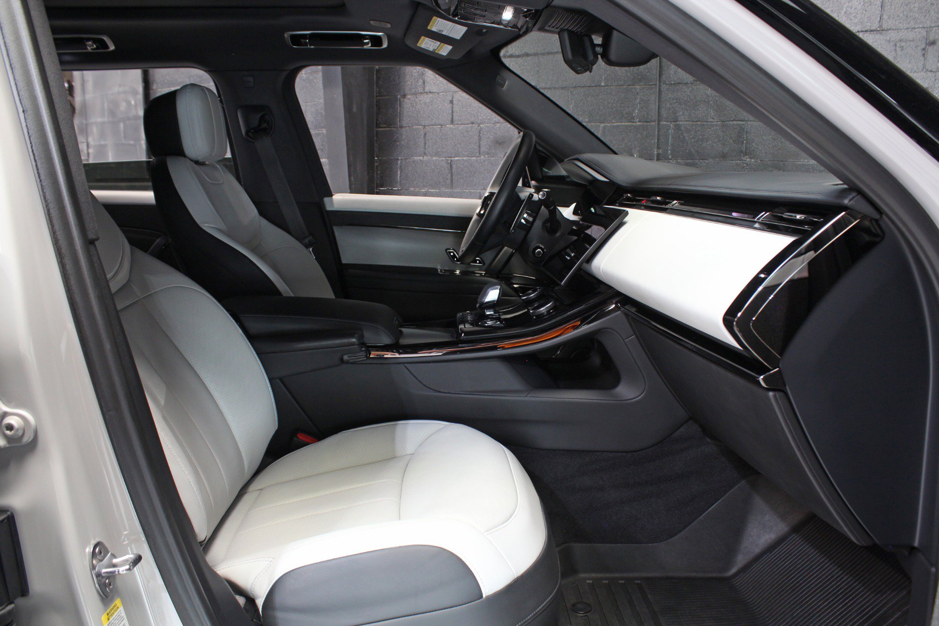 Used 2023 Land Rover Range Rover Sport SE Dynamic AWD/4WD image 46