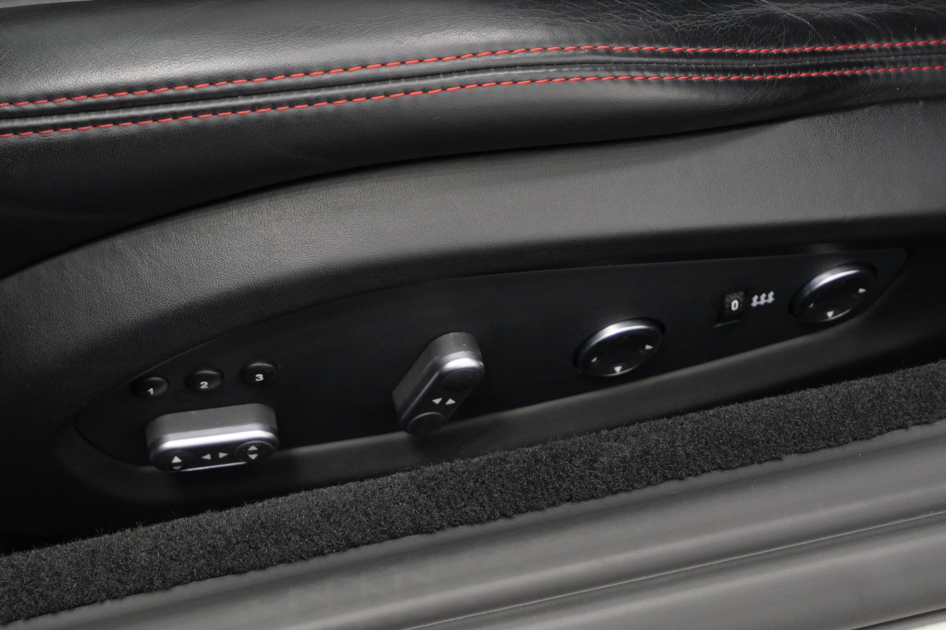Used 2015 Ferrari California T RWD image 34