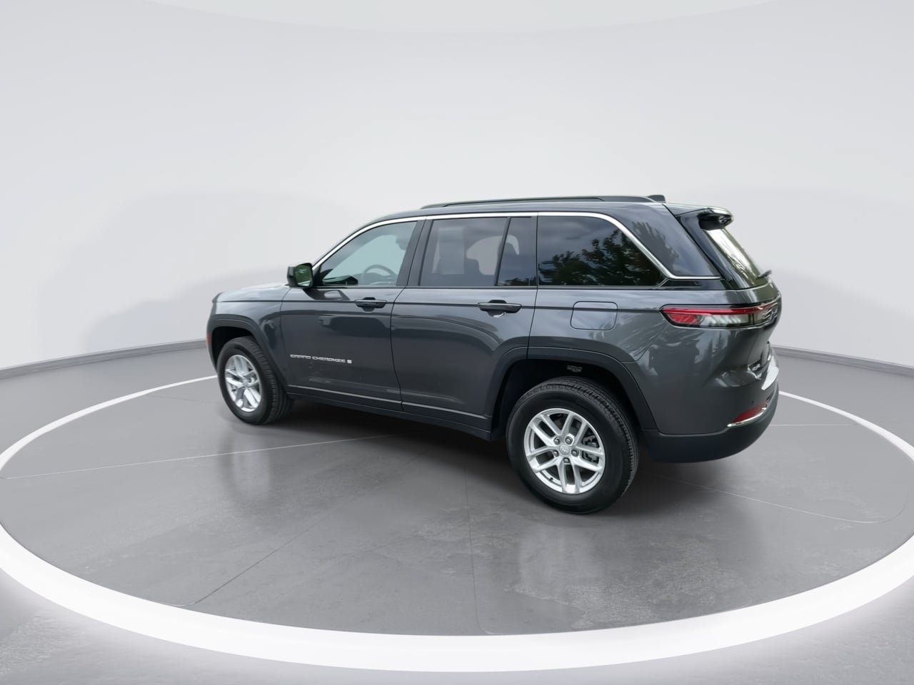 Used 2025 Jeep Grand Cherokee Laredo X AWD/4WD image 12