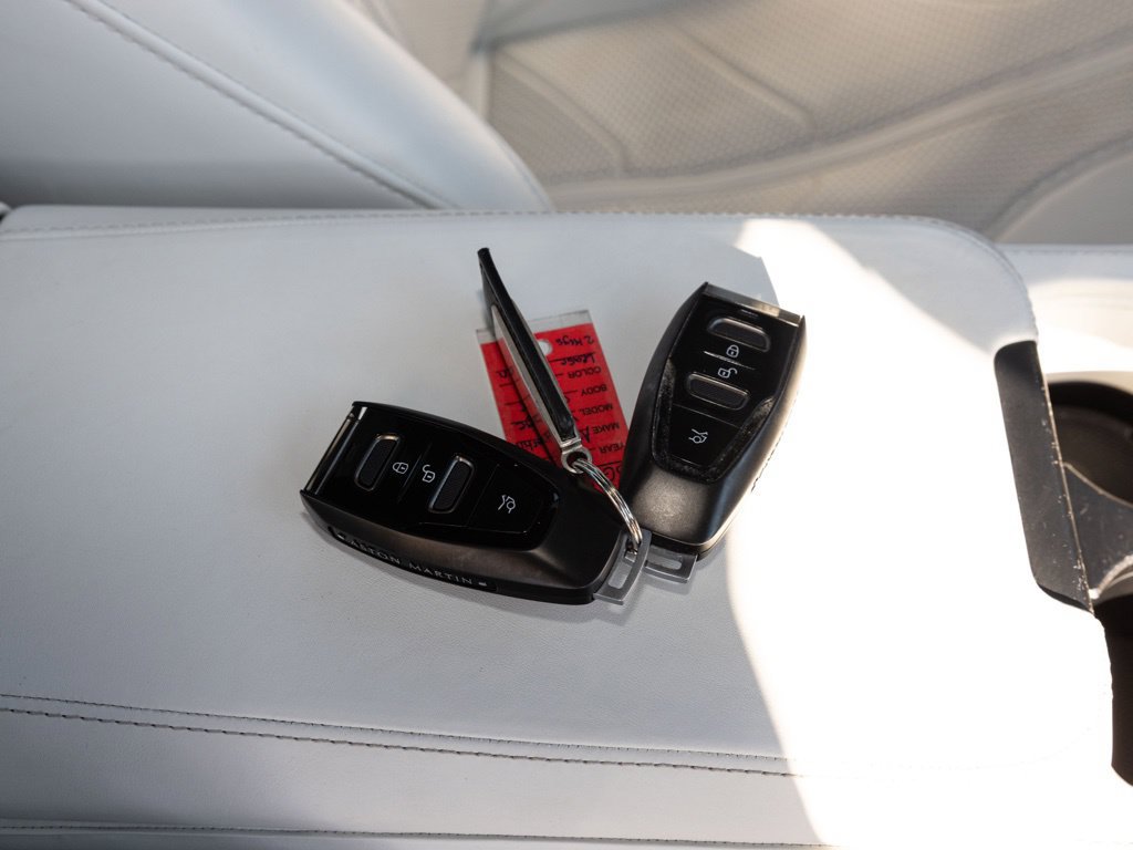 Used 2025 Aston Martin V8 Vantage Coupe RWD image 56