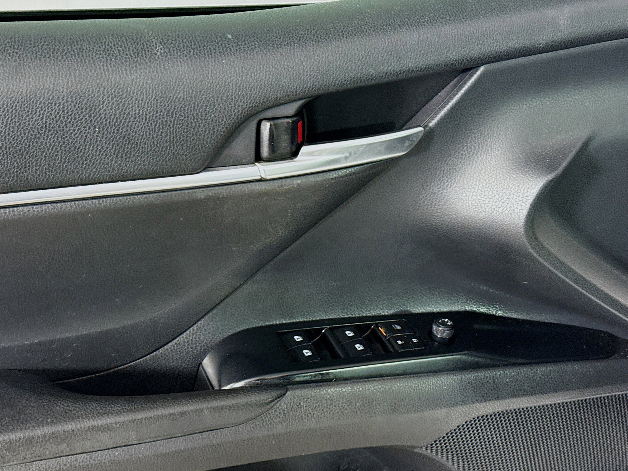 Used 2019 Toyota Camry SE FWD image 23