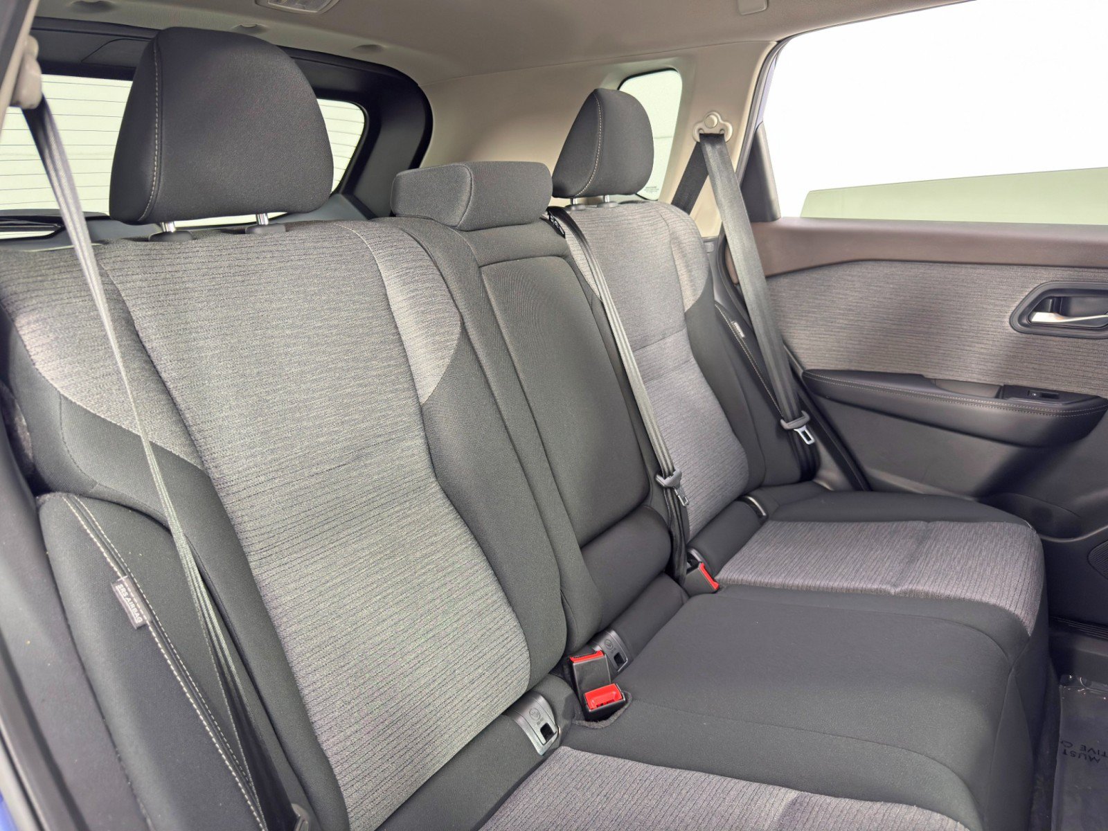 Used 2023 Nissan Rogue SV FWD image 34