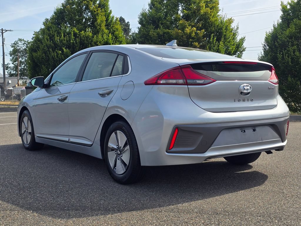 Used 2022 Hyundai Ioniq SE FWD image 3
