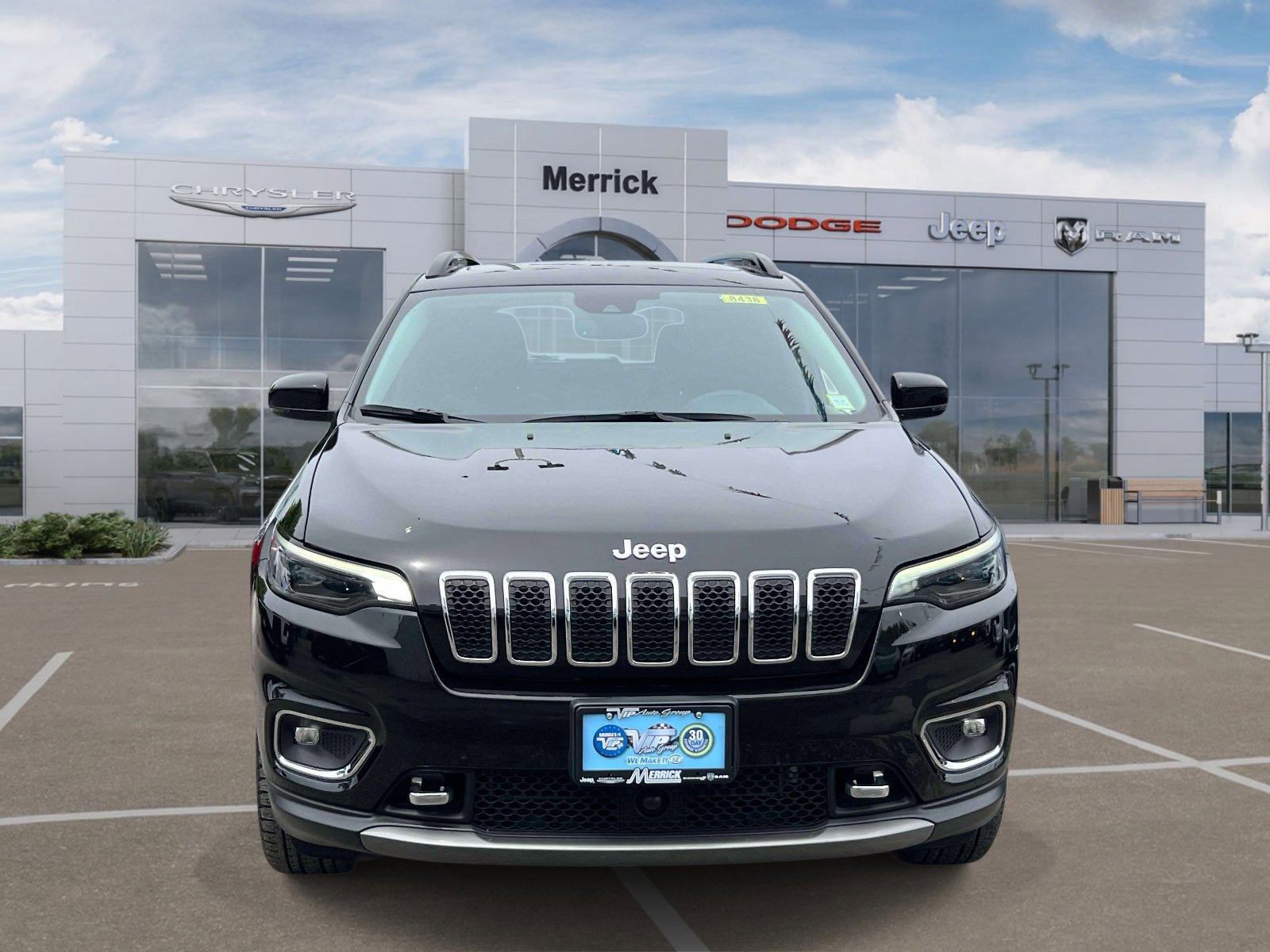 Used 2022 Jeep Cherokee Limited w/ Elite Package AWD/4WD image 3