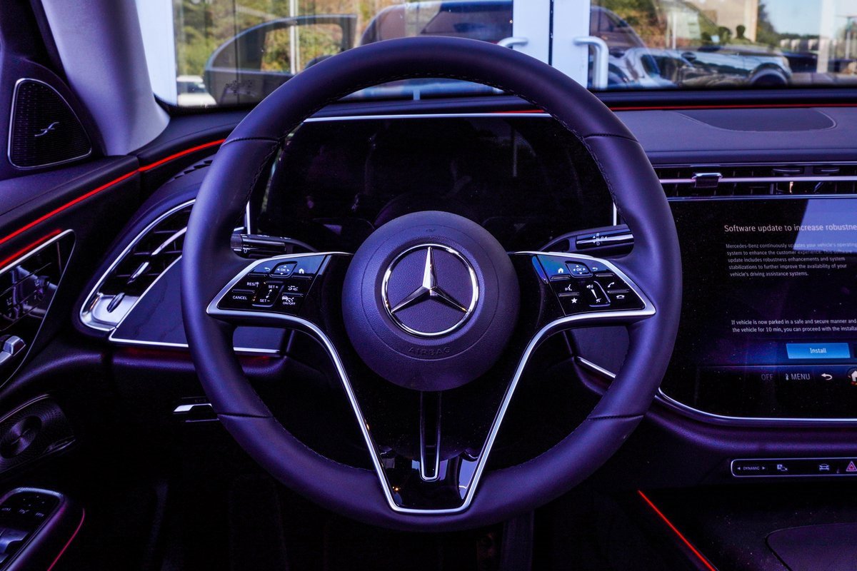 Used 2024 Mercedes-Benz E 350 4MATIC Sedan image 14