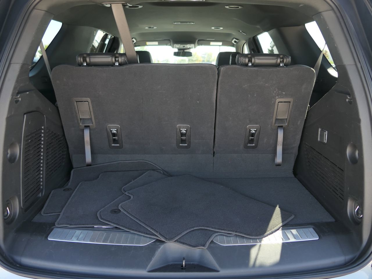 Used 2025 Chevrolet Tahoe RST image 27