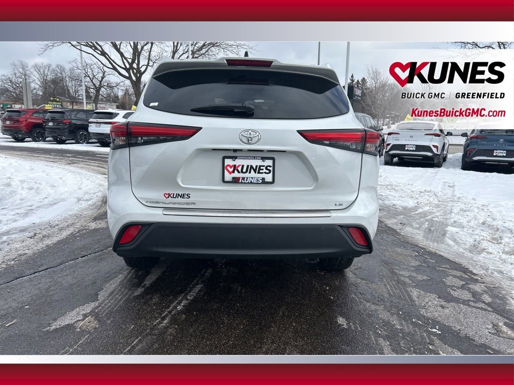 Used 2023 Toyota Highlander LE image 7