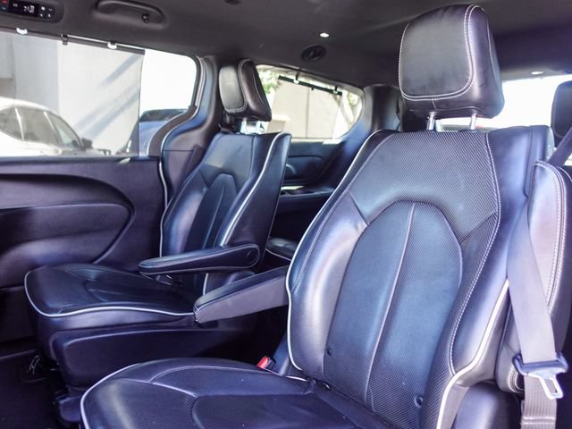 Used 2020 Chrysler Pacifica Limited w/ S Appearance Package FWD image 23