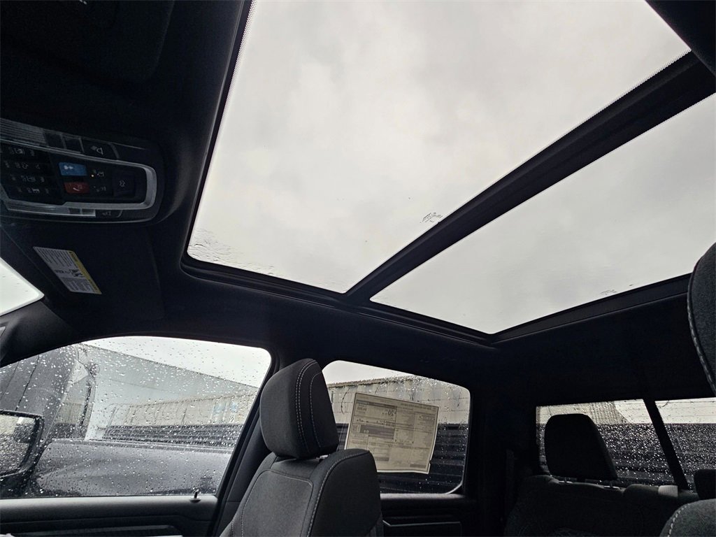 New 2026 RAM 1500 4x4 Crew Cab image 32