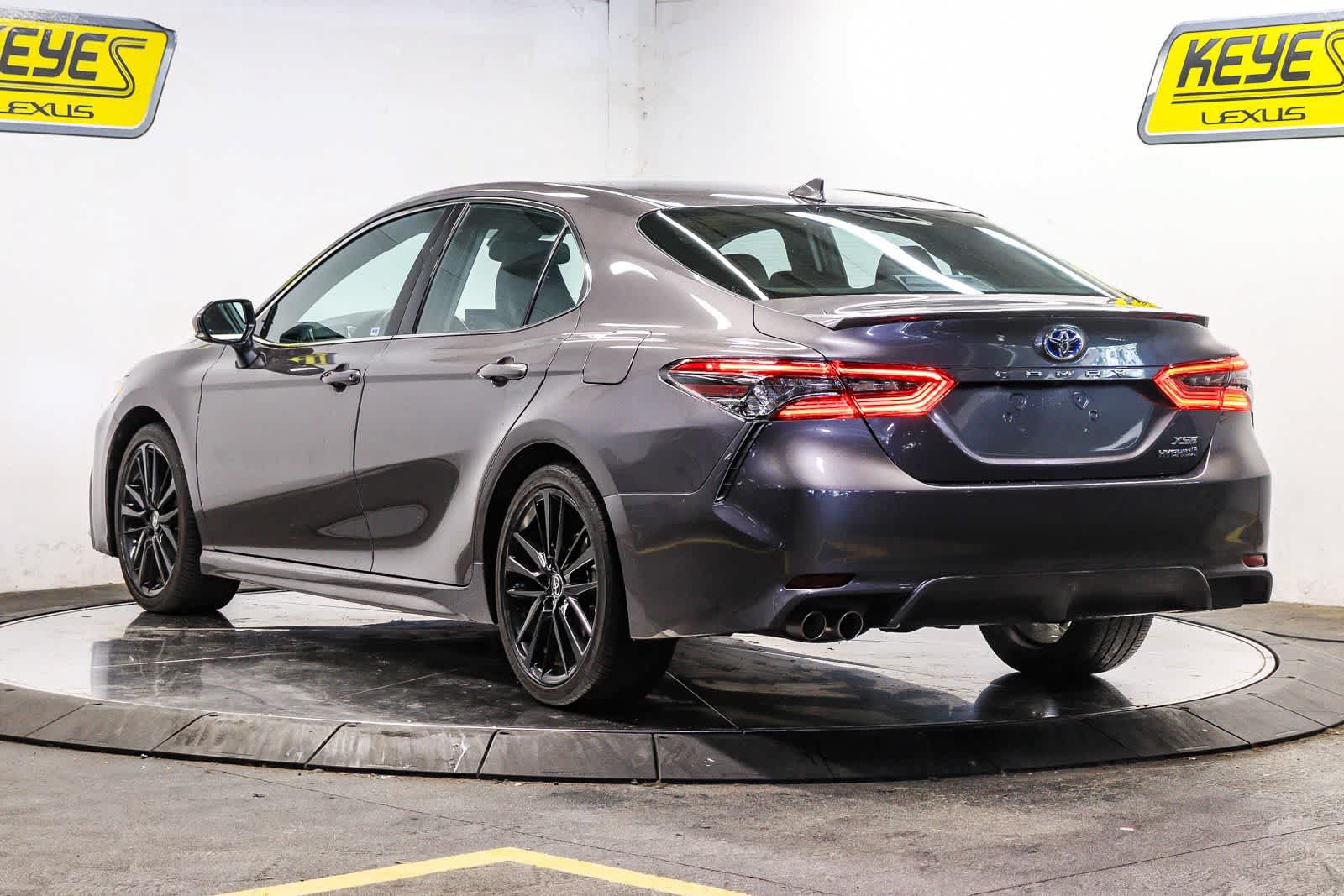 Used 2023 Toyota Camry XSE FWD image 2