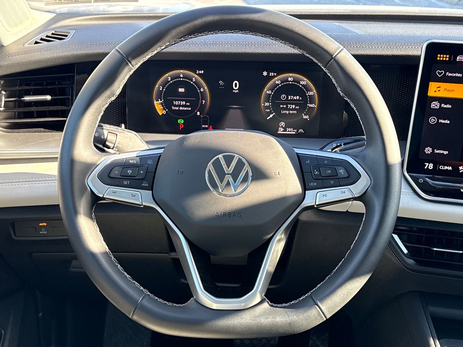 Used 2025 Volkswagen Tiguan SE image 19