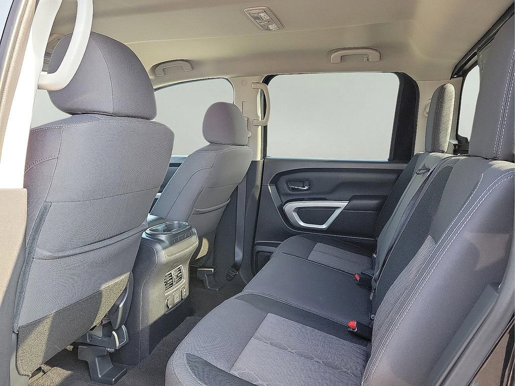 Used 2024 Nissan Titan SV w/ SV Convenience Package image 9