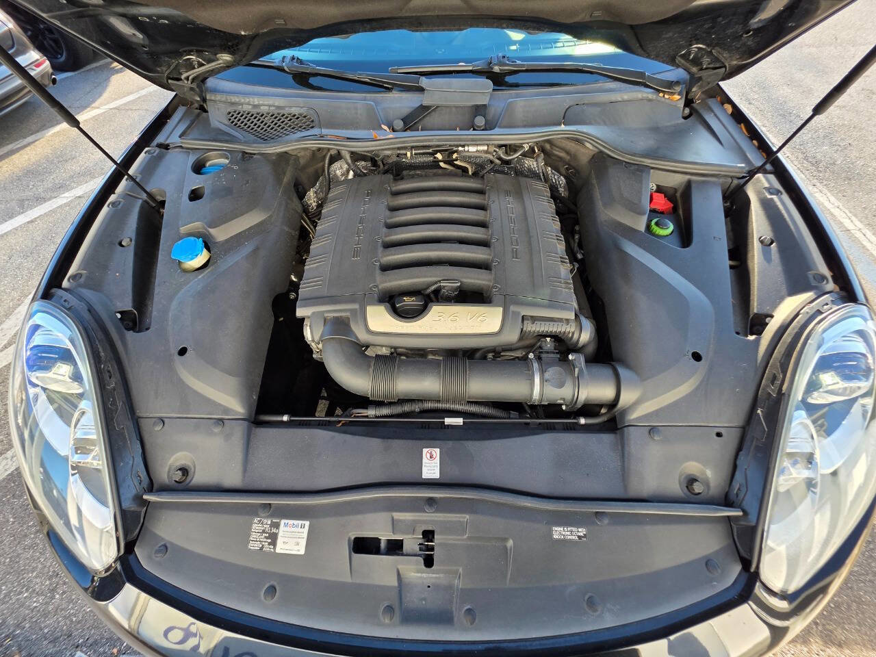 Used 2016 Porsche Cayenne AWD/4WD image 18