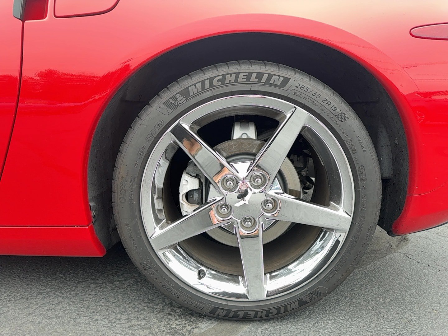 Used 2005 Chevrolet Corvette Convertible w/ Preferred Equipment Group RWD image 12