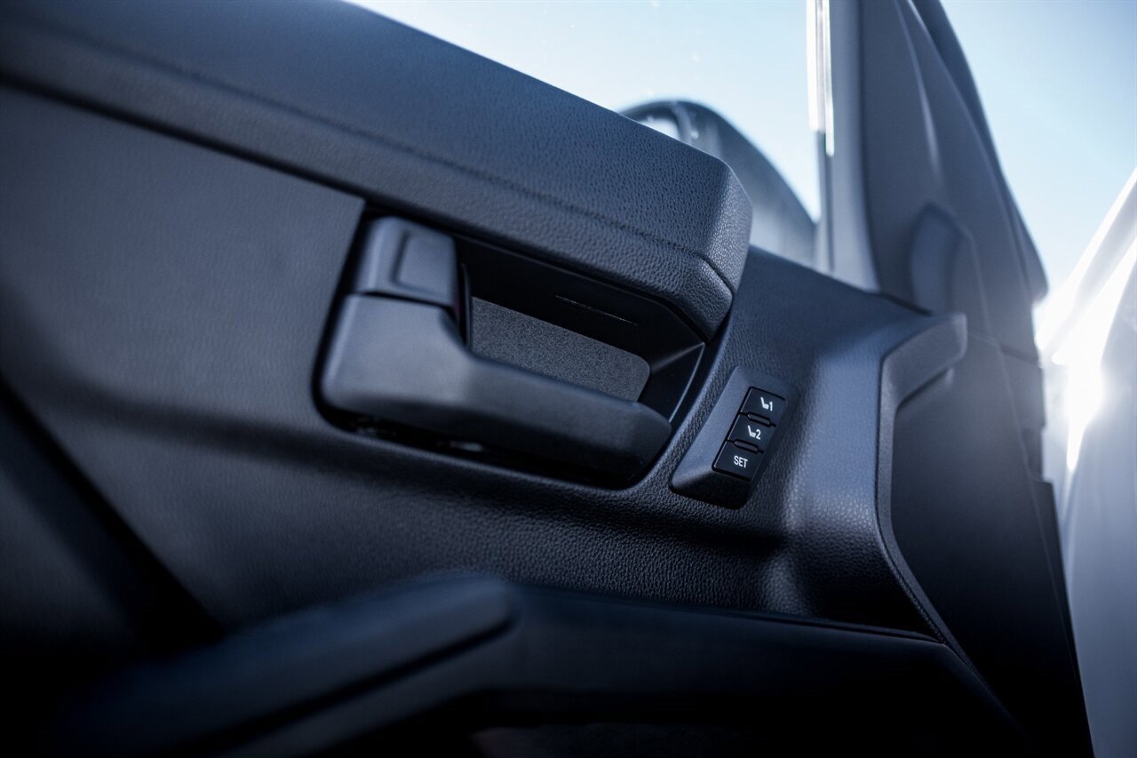 Used 2025 Toyota 4Runner TRD Off-Road Premium image 17