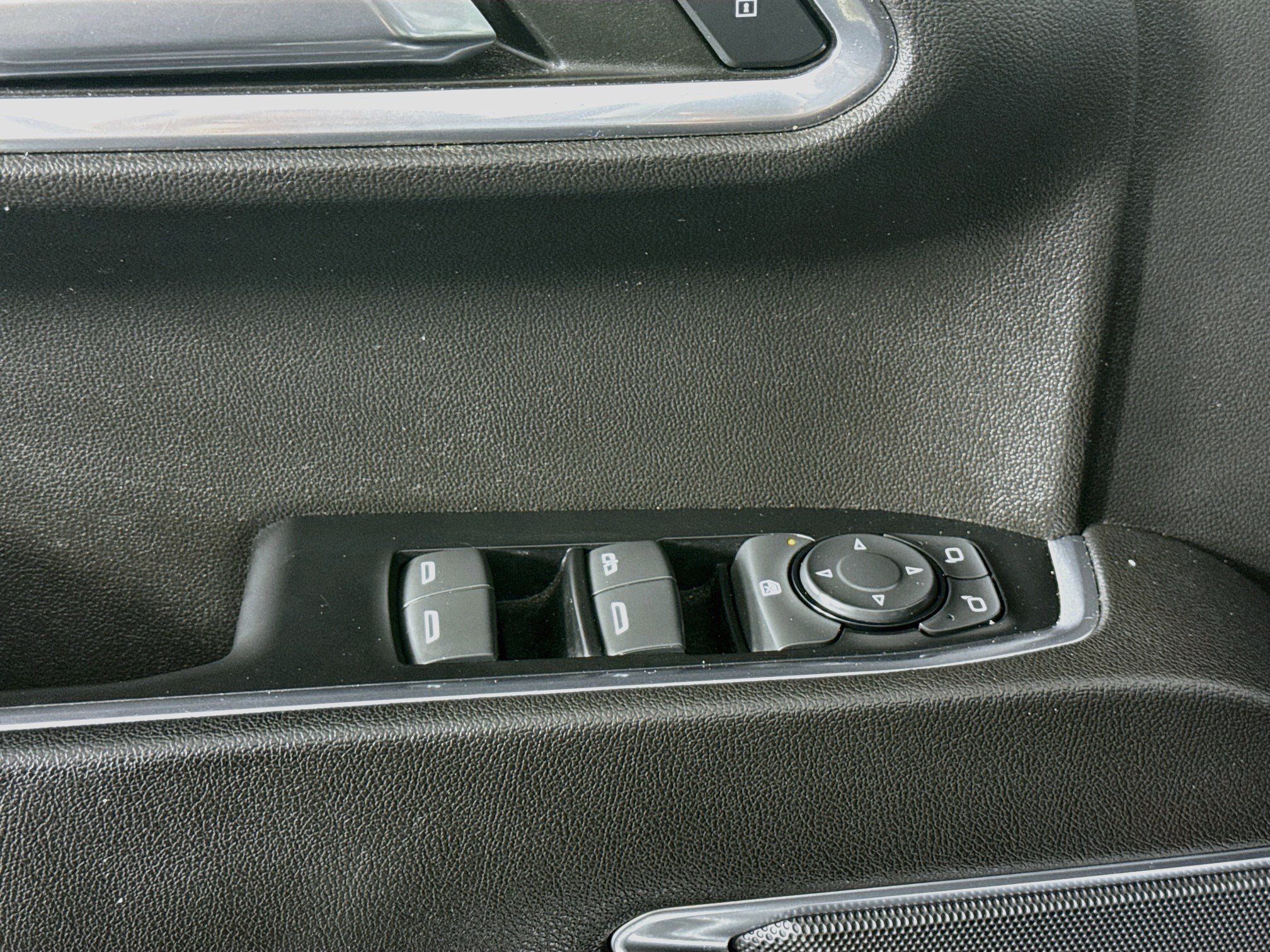 Used 2022 Chevrolet Silverado 1500 LT RWD image 24