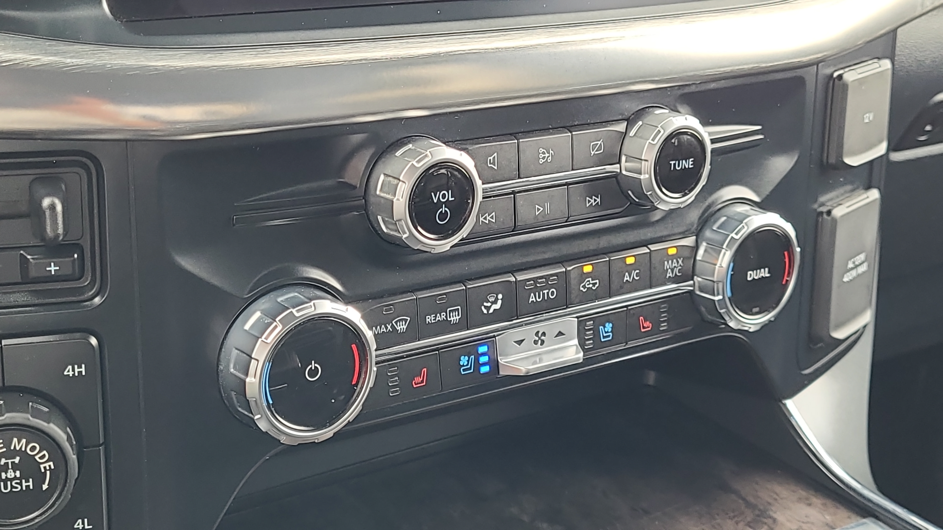 Certified 2022 Ford F150 Lariat AWD/4WD image 23