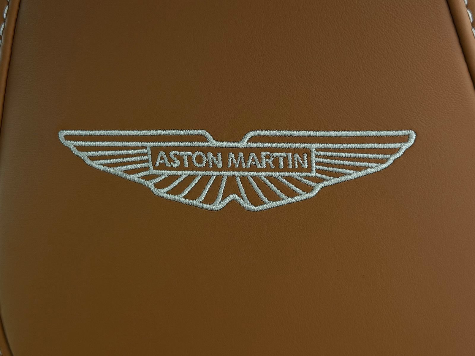 Used 2025 Aston Martin DB12 Convertible RWD image 5