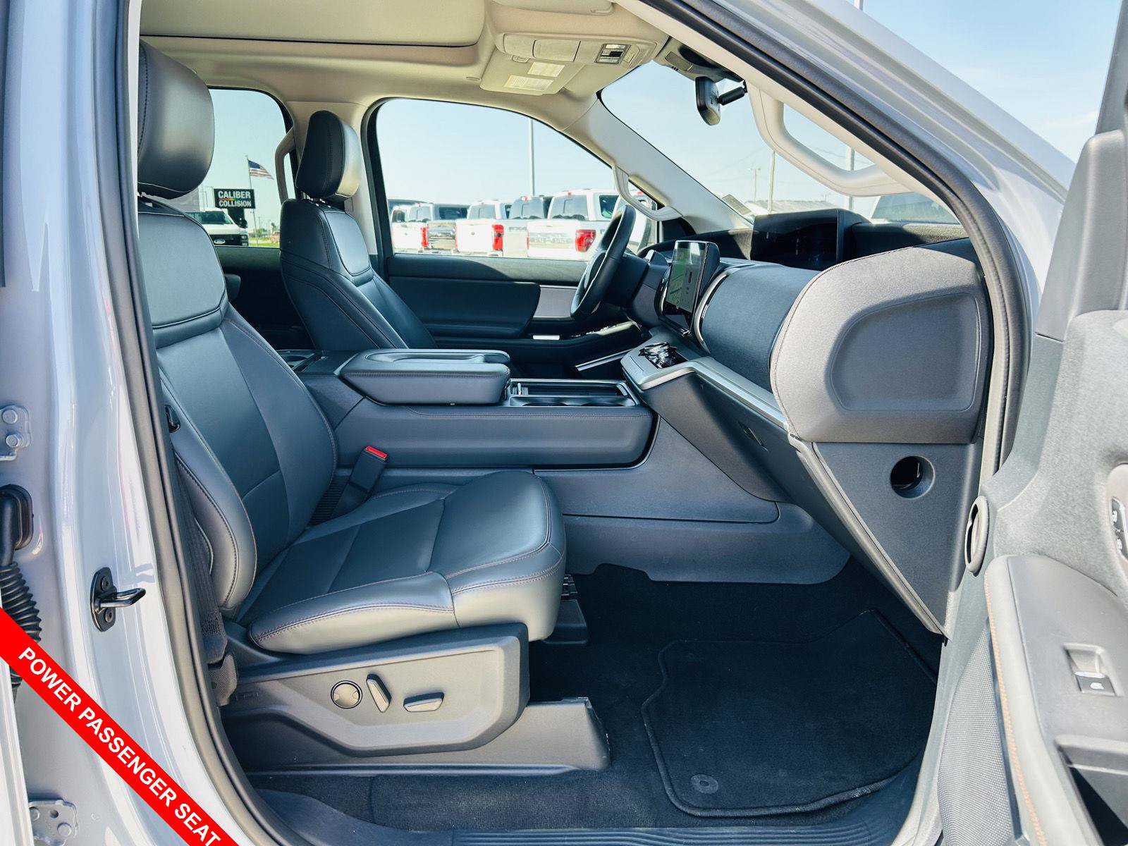 Used 2025 Ford Expedition Active AWD/4WD image 41