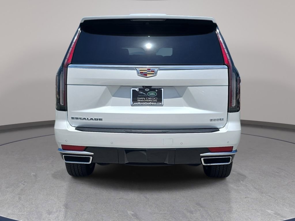 Used 2024 Cadillac Escalade Premium Luxury RWD image 7