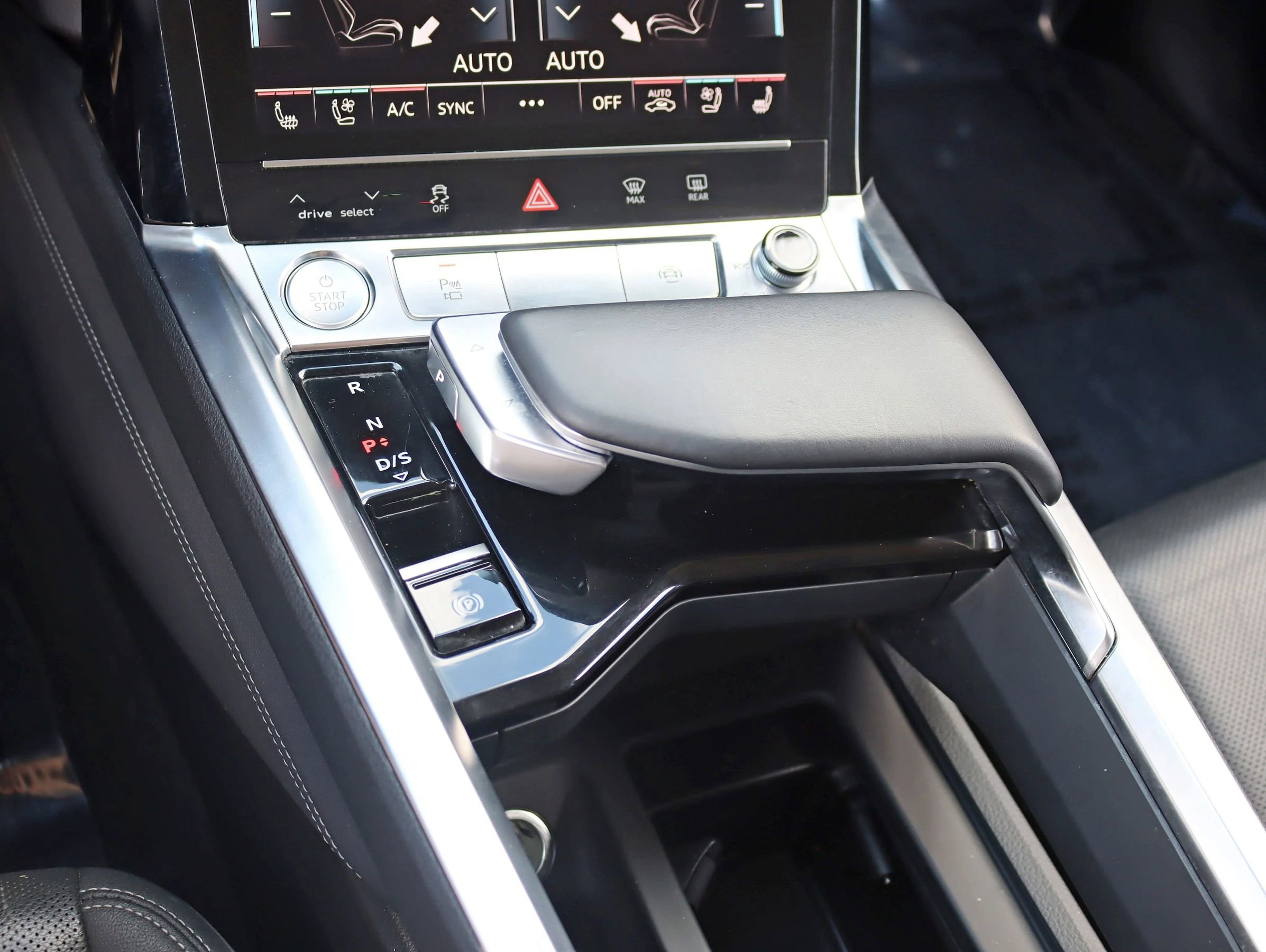 Used 2019 Audi e-tron Premium Plus image 28