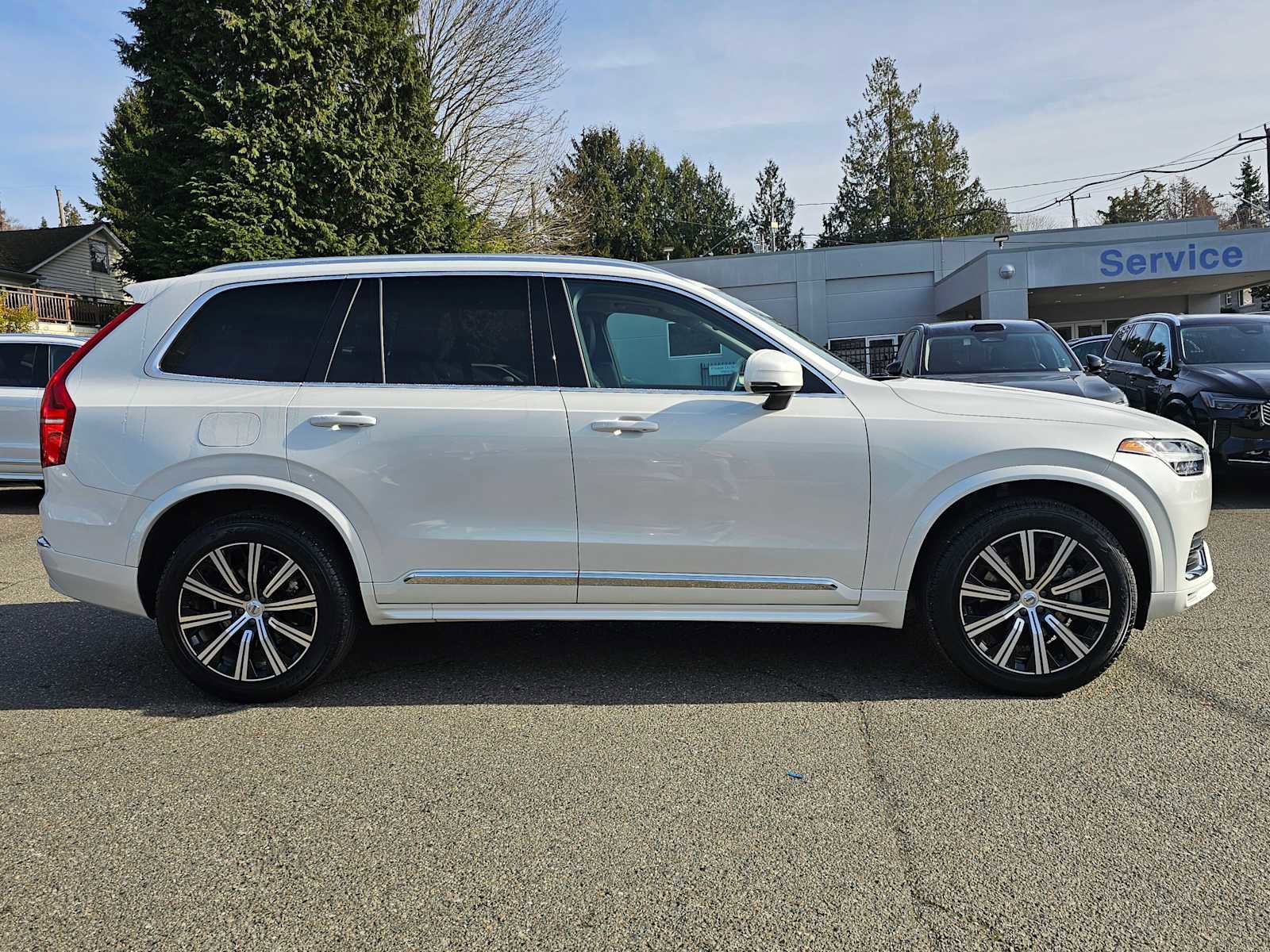 Certified 2025 Volvo XC90 B5 Core image 2