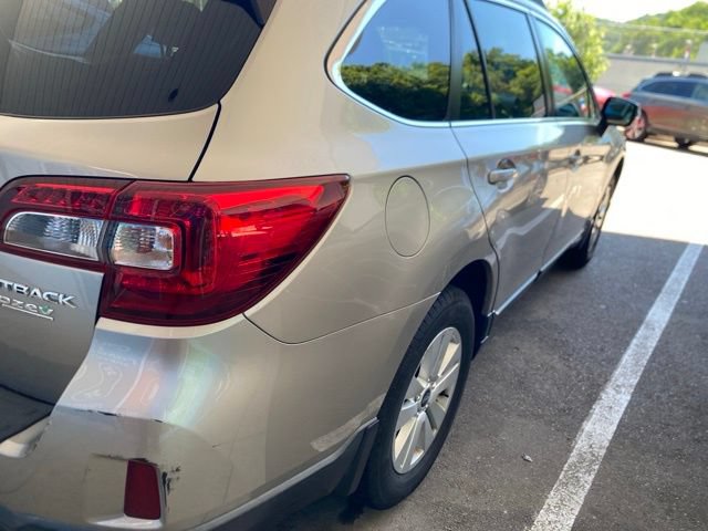 Used 2017 Subaru Outback 2.5i Premium AWD/4WD image 14