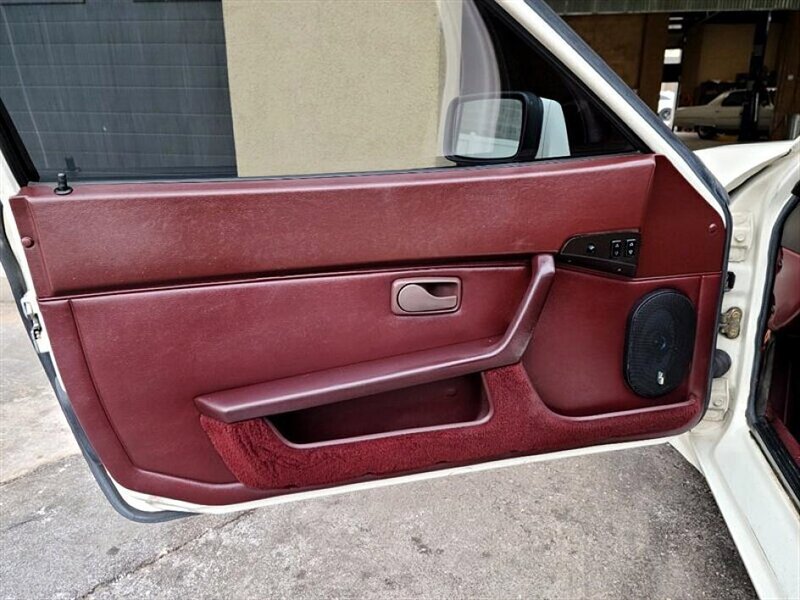 Used 1987 Porsche 944 Turbo RWD image 39