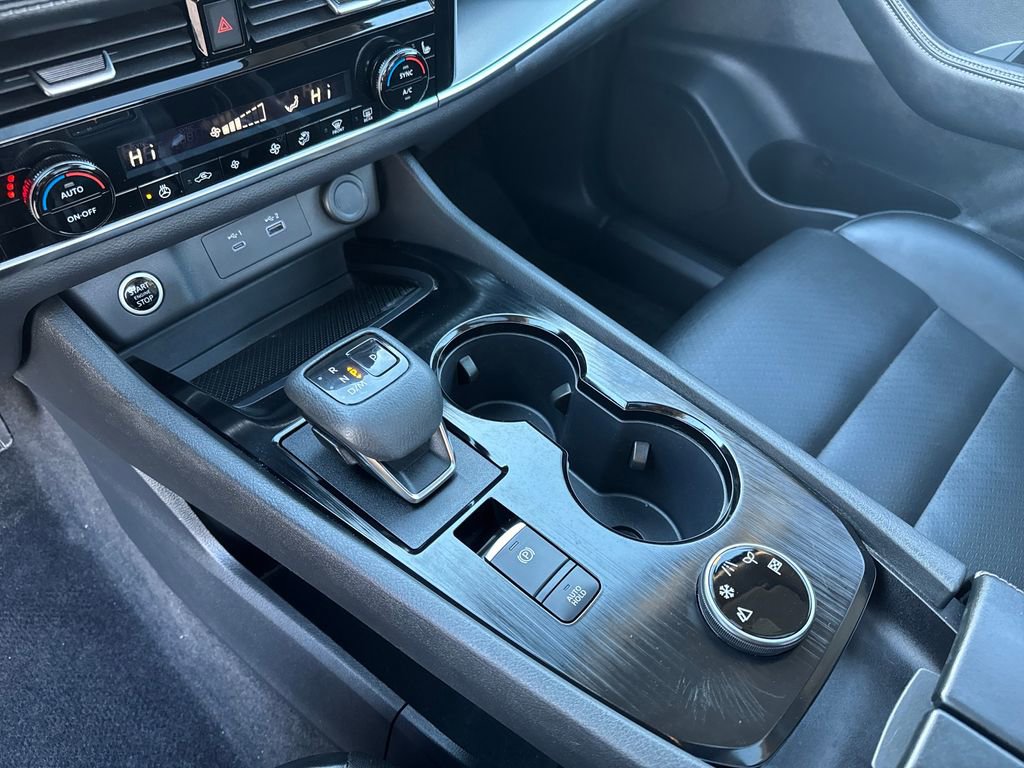 Used 2023 Nissan Rogue SV w/ SV Premium Package image 25