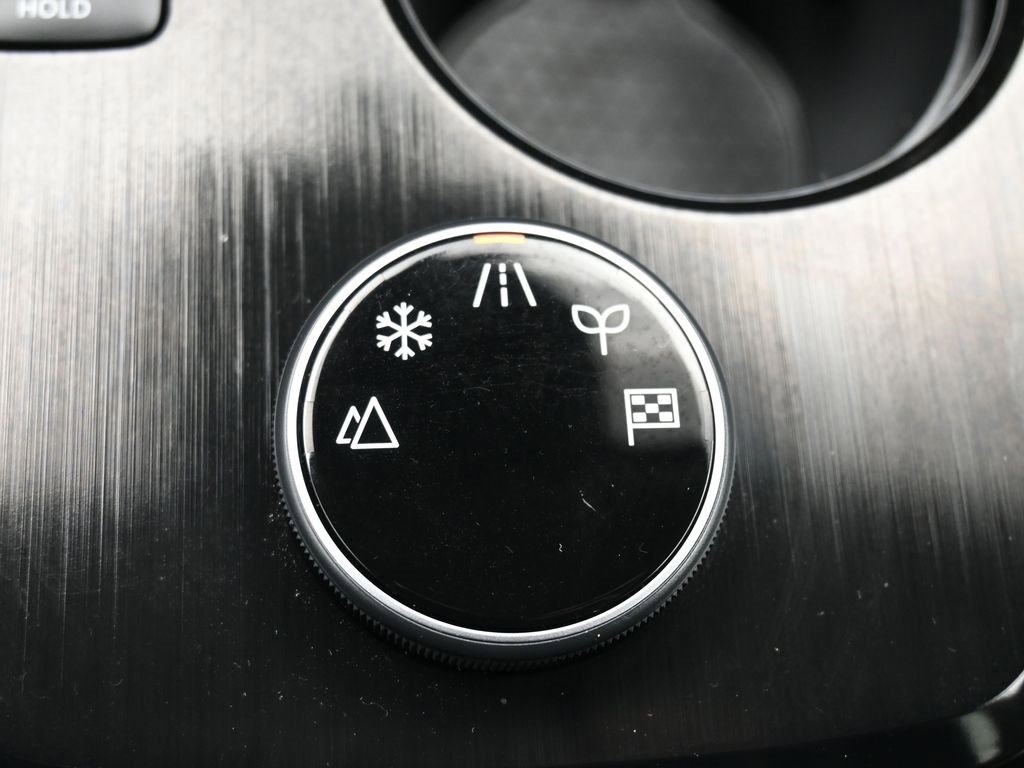 Used 2025 Nissan Rogue S image 27