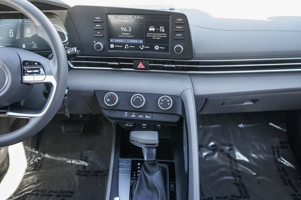 Used 2024 Hyundai Elantra SE FWD image 12