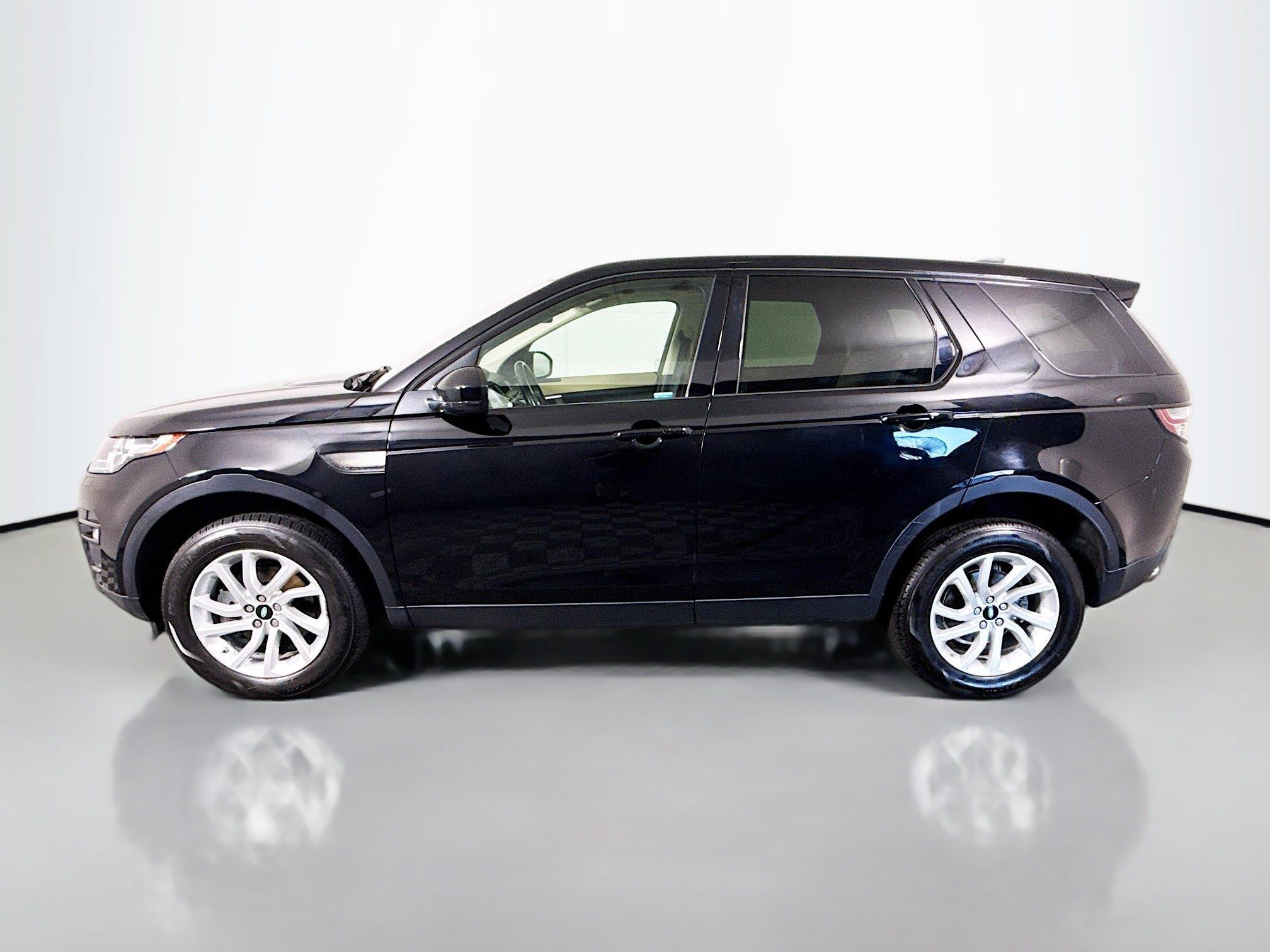 Used 2019 Land Rover Discovery Sport HSE AWD/4WD image 6