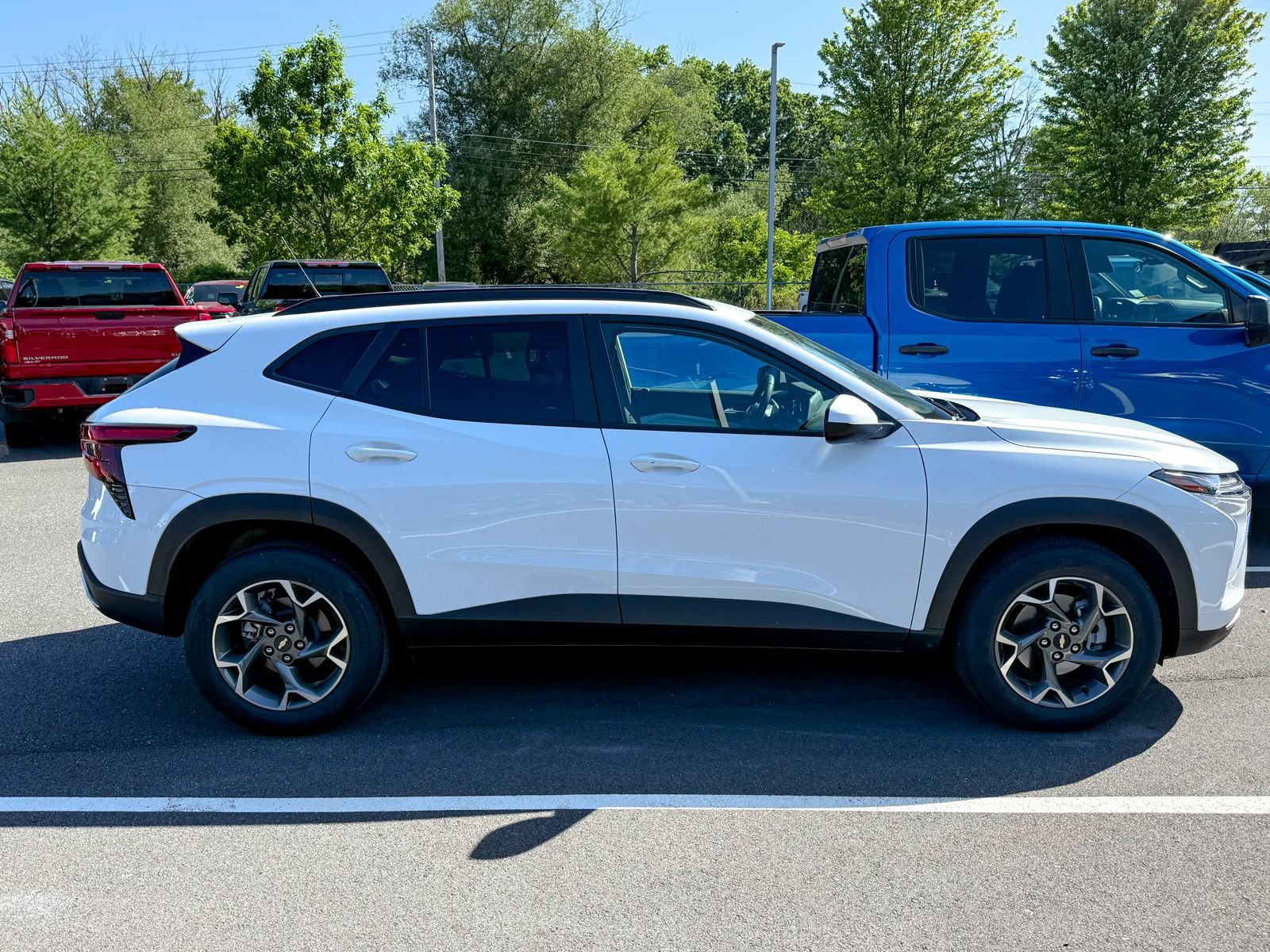 Used 2024 Chevrolet Trax LT w/ Sunroof Package FWD image 7