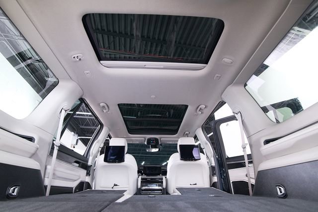 Used 2023 Jeep Wagoneer Series III w/ Premium Group I image 28