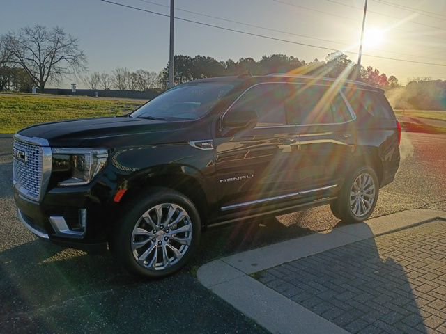 Used 2024 GMC Yukon Denali w/ Advanced Technology Package image 3