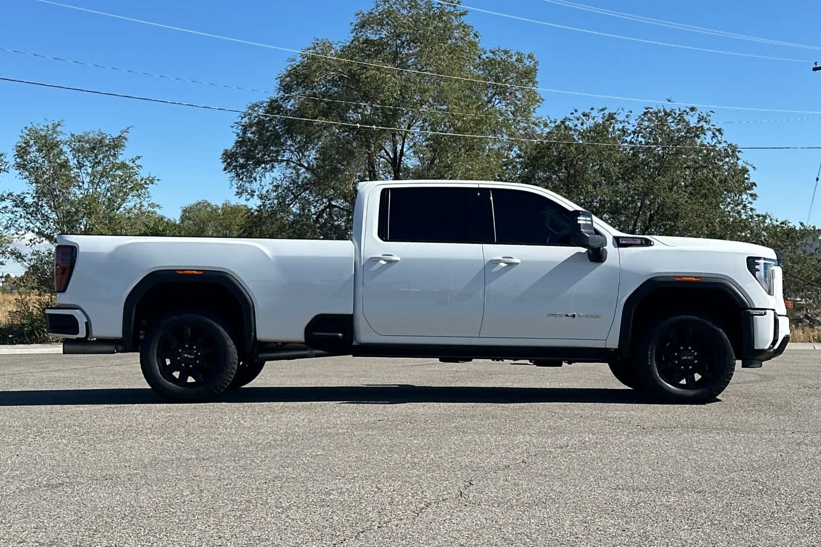 Used 2024 GMC Sierra 3500 AT4 w/ AT4 Premium Plus Package AWD/4WD image 8