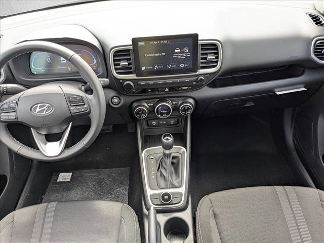 Used 2025 Hyundai Venue SEL image 18