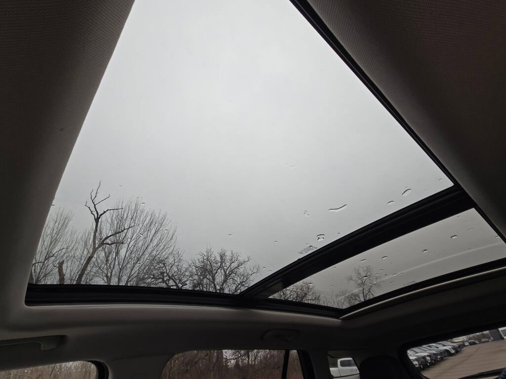 Used 2024 GMC Terrain Denali w/ Denali Premium Package image 27