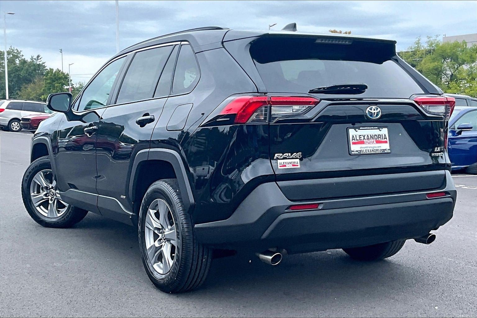 Used 2022 Toyota RAV4 LE AWD/4WD image 11