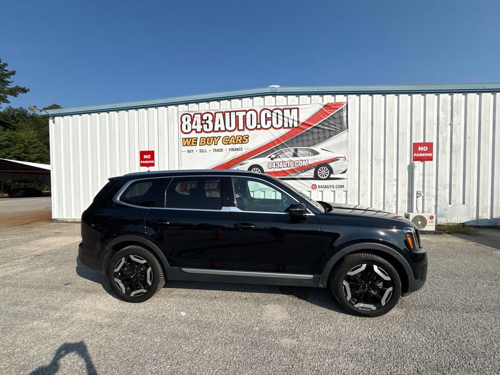 Used 2024 Kia Telluride EX w/ EX Captain's Chair Package FWD image 9