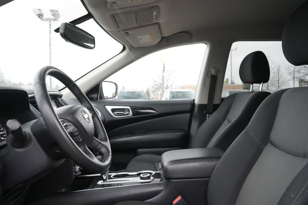 Used 2019 Nissan Pathfinder SV image 26
