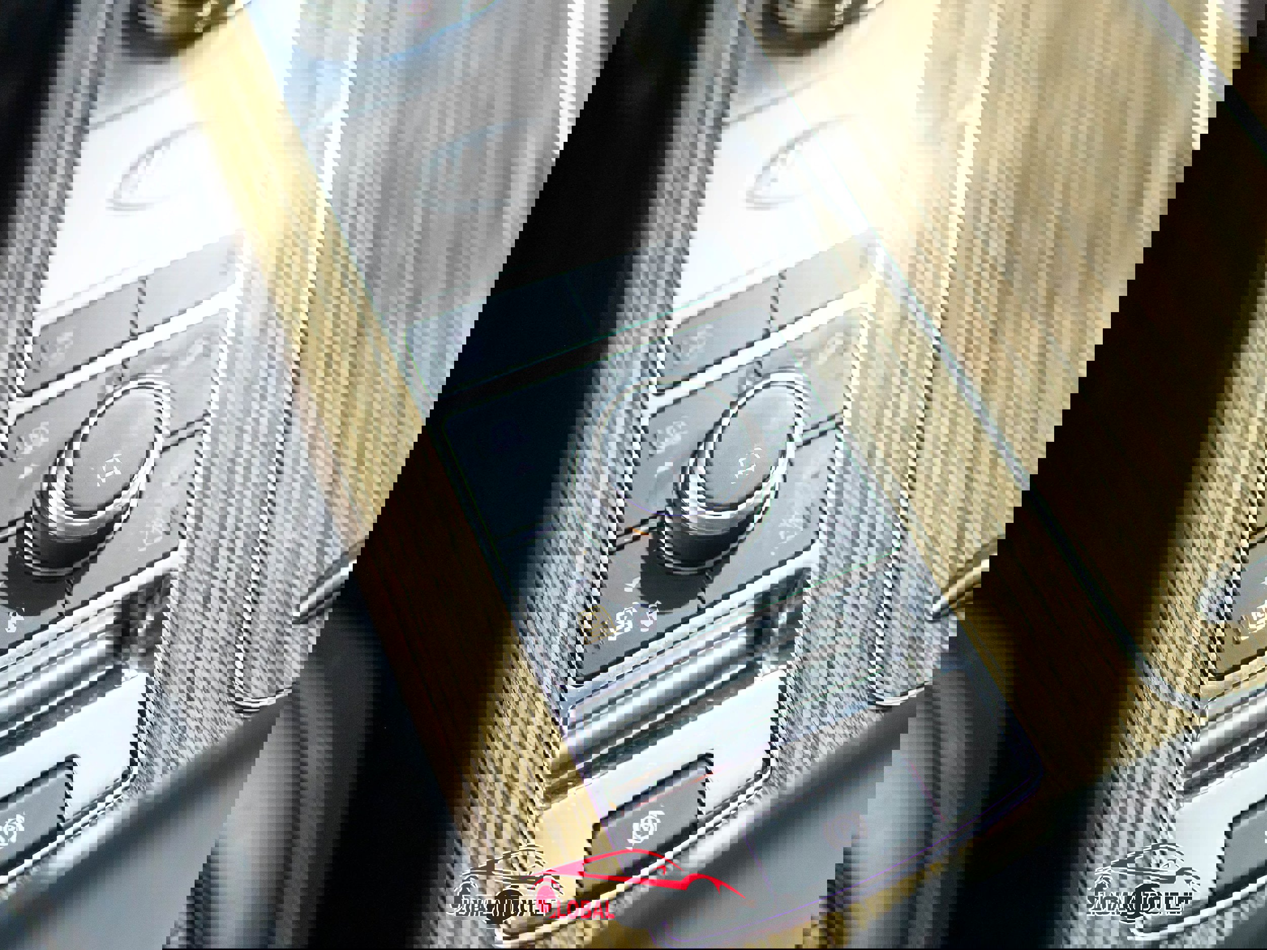 Used 2018 Land Rover Range Rover Long Wheelbase Supercharged image 38