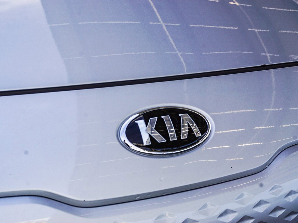 Certified 2020 Kia Niro EX image 12