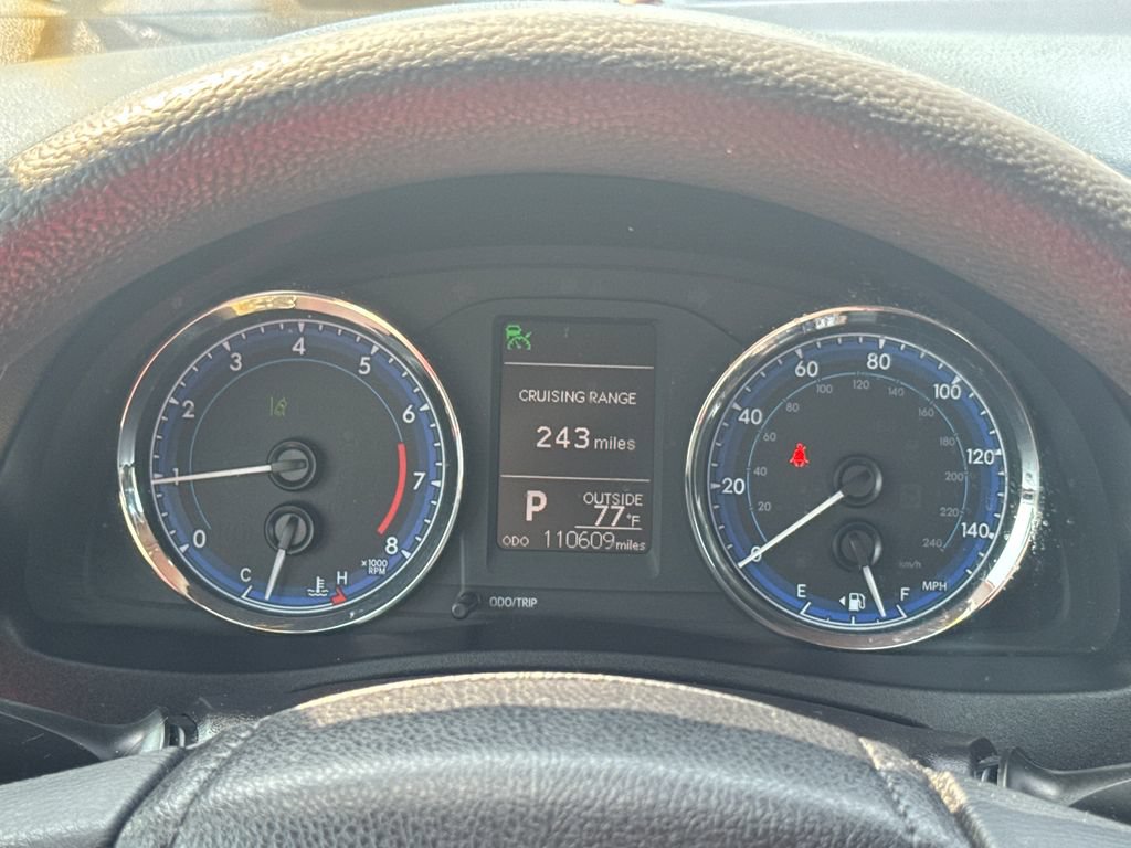 Used 2018 Toyota Corolla LE FWD image 15