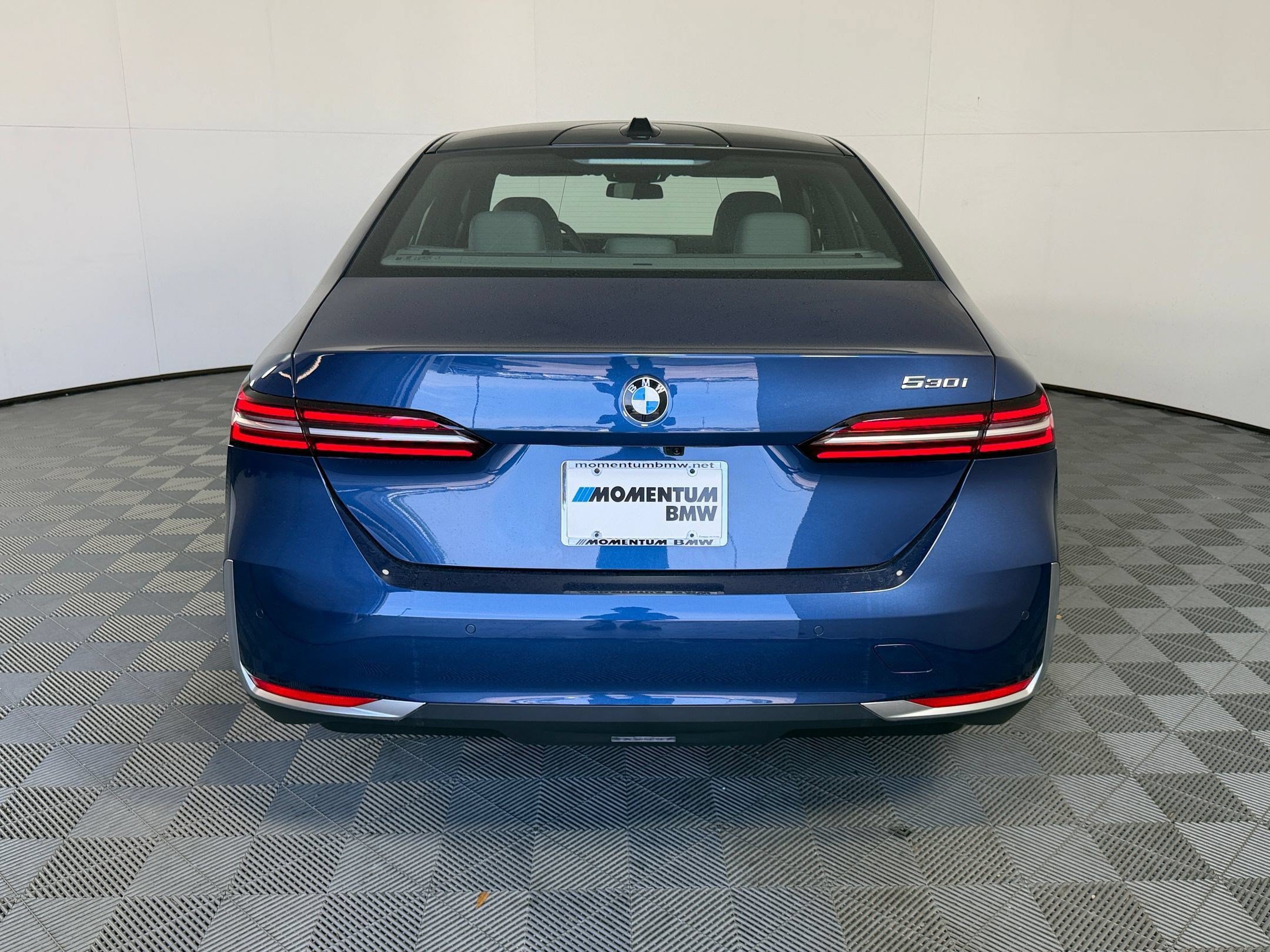 Used 2027 BMW 530i w/ Executive Package RWD image 10