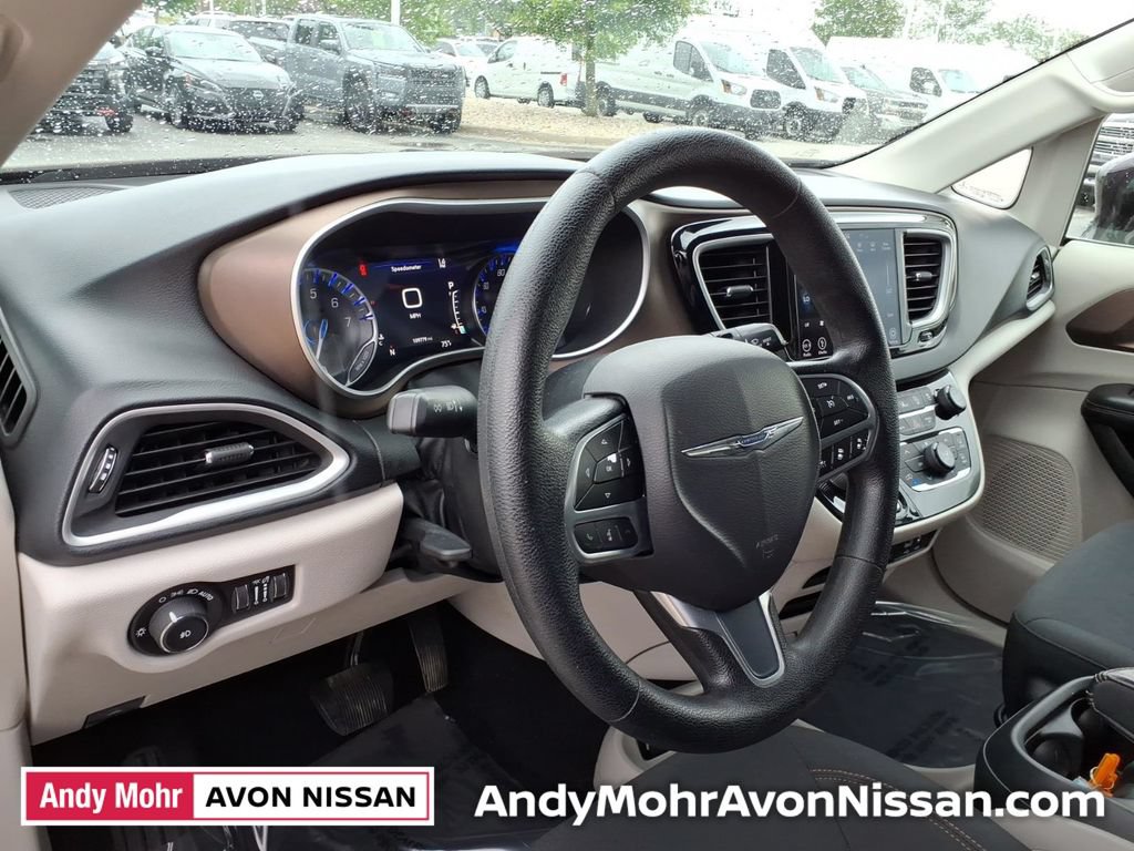 Used 2019 Chrysler Pacifica Touring Plus w/ Advanced Safetytec Group FWD image 15