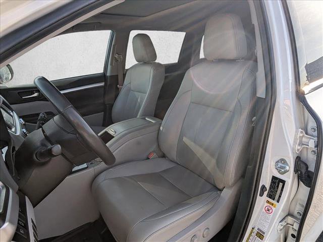 Used 2019 Toyota Highlander XLE image 16