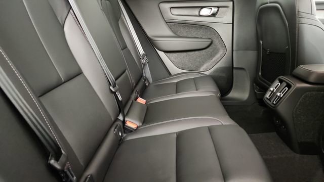 Used 2025 Volvo XC40 B5 Plus w/ Protection Package Premier AWD/4WD image 31