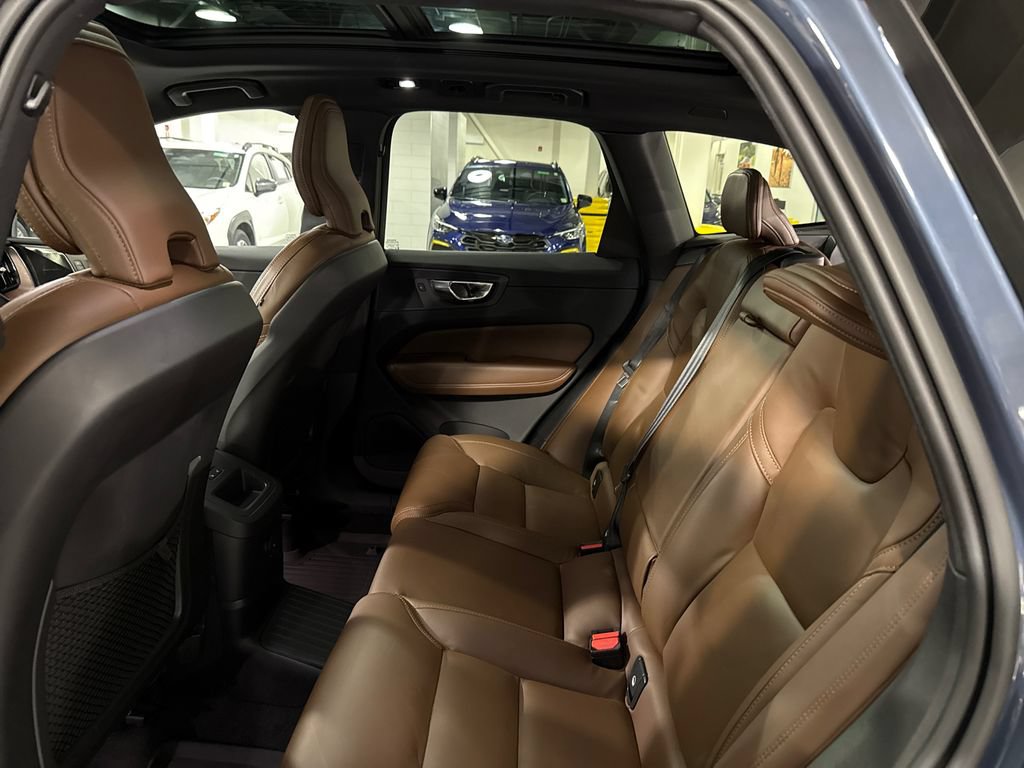 Used 2023 Volvo XC60 T8 Ultimate AWD/4WD image 22