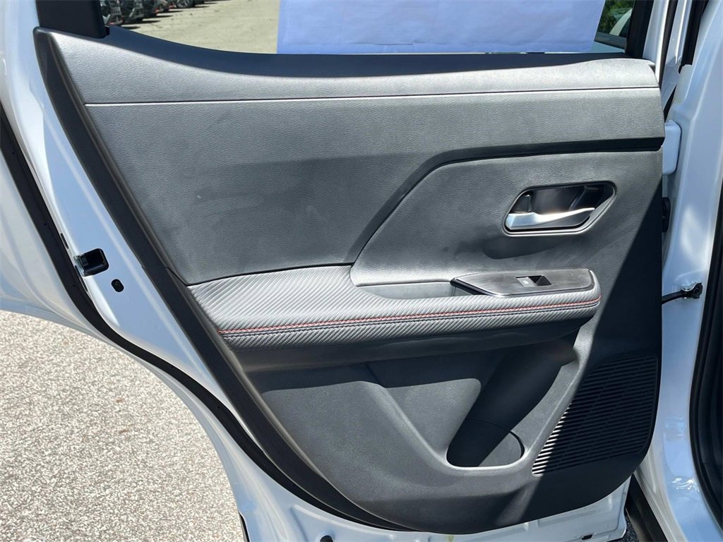 New 2025 Nissan Kicks SR image 18